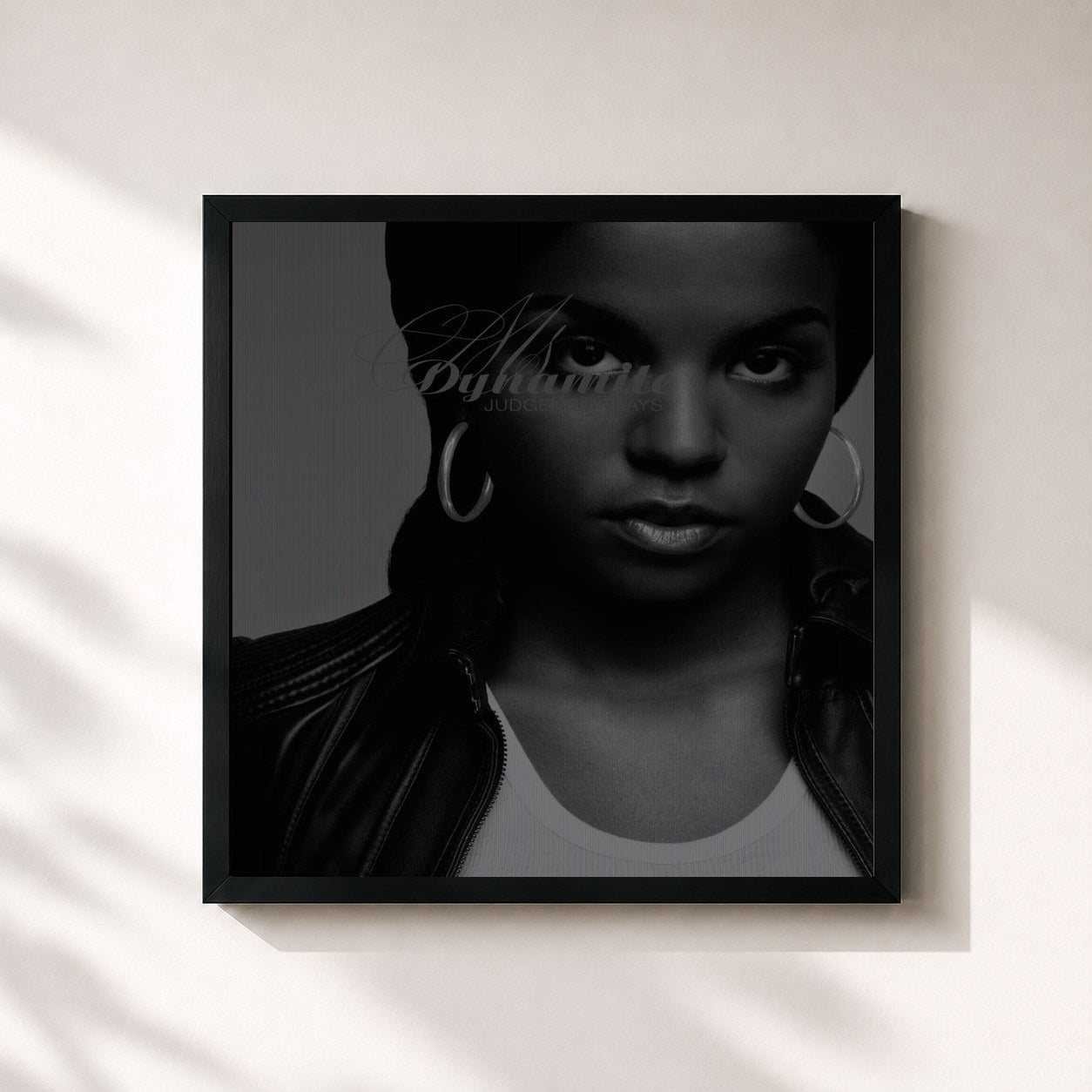 #noir Tableau carré de l'album Judgement Days de Ms. Dynamite, cadre noir 32x32 cm