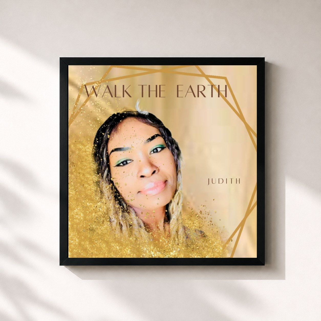 #noir Tableau carré de l'album Walk The Earth de Judith, cadre noir 32x32 cm