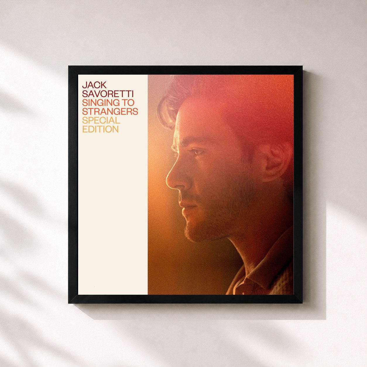 #noir Tableau carré de l'album Singing to Strangers (Special Edition) de Jack Savoretti, cadre noir 32x32 cm