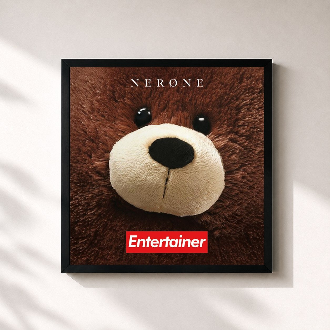 #noir Tableau carré de l'album Entertainer de Nerone, cadre noir 32x32 cm