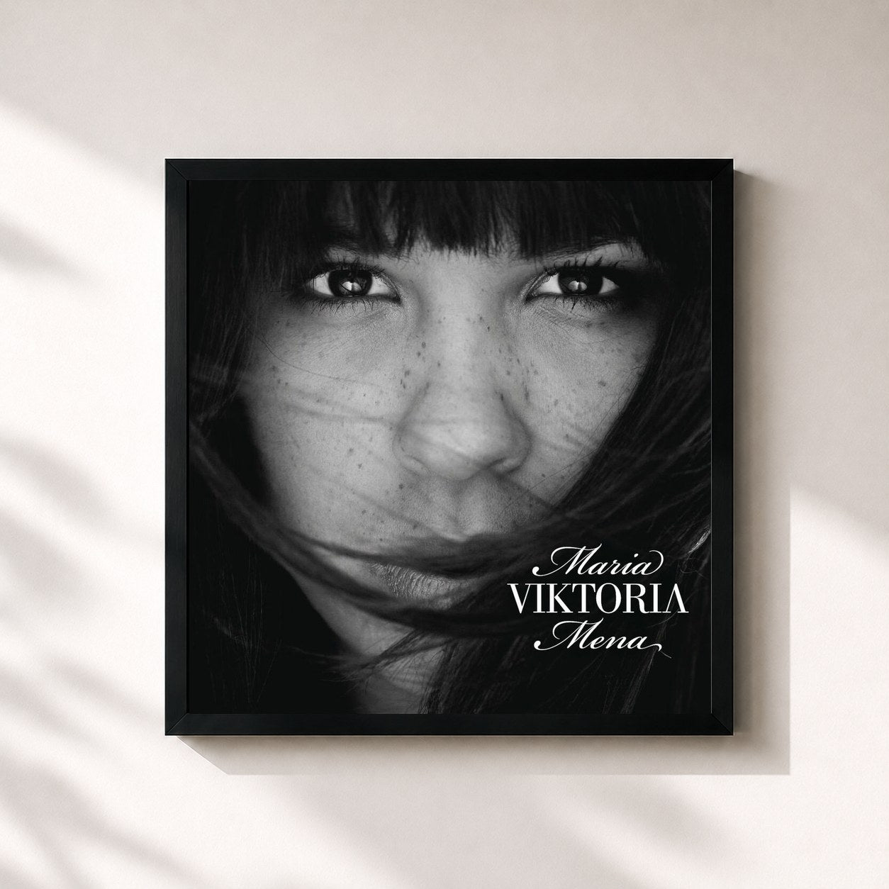 #noir Tableau carré de l'album Viktoria de Maria Mena, cadre noir 32x32 cm