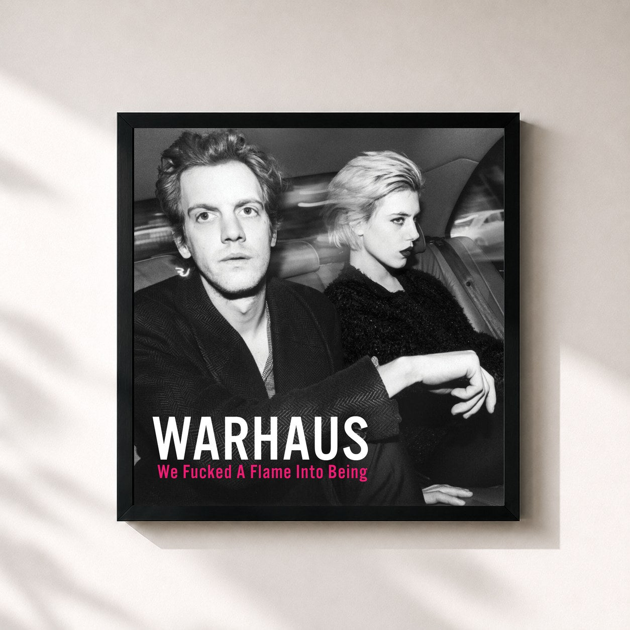 #noir Tableau carré de l'album We Fucked a Flame Into Being de Warhaus, cadre noir 32x32 cm