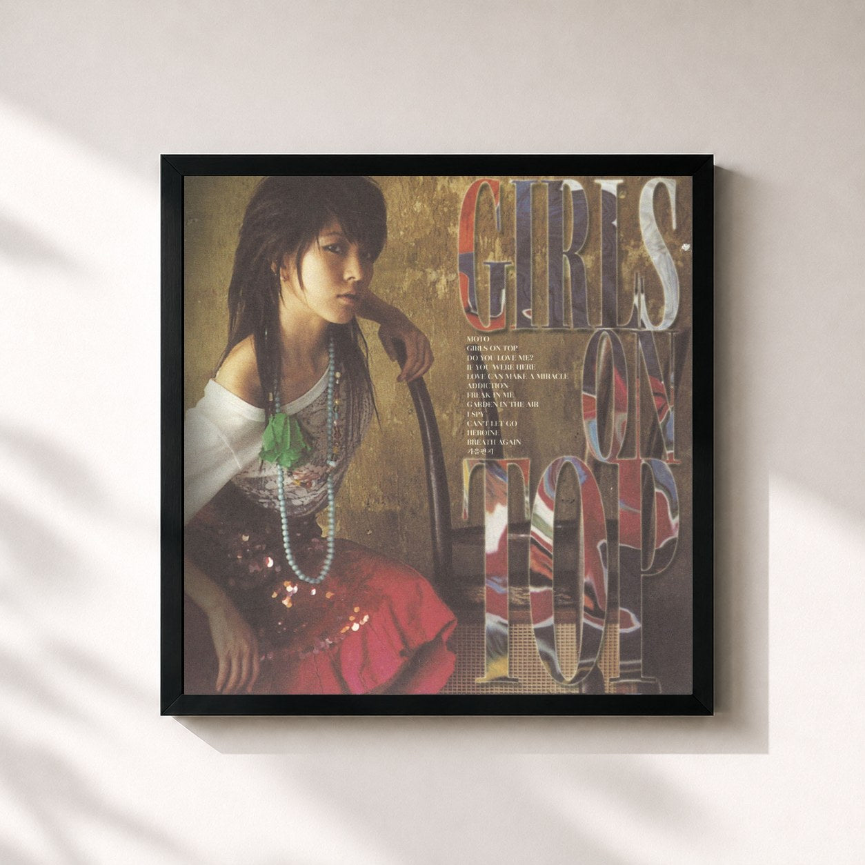 #noir Tableau carré de l'album Girls On Top de BoA, cadre noir 32x32 cm