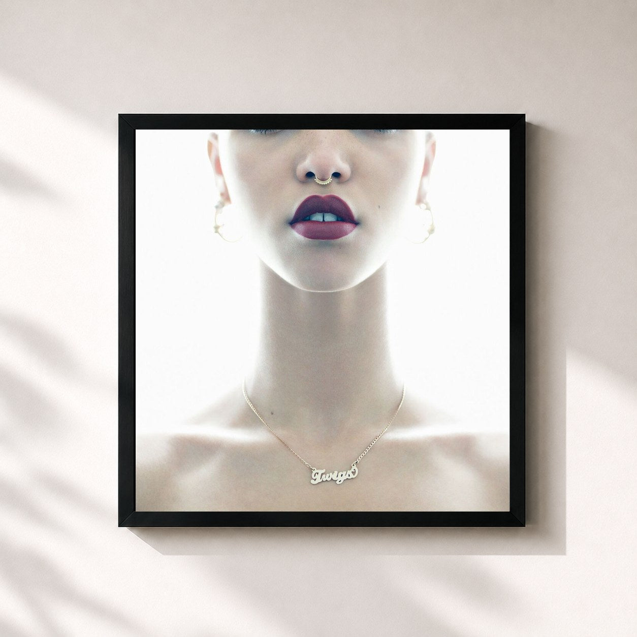 #noir Tableau carré de l'album EP2 de FKA twigs, cadre noir 32x32 cm