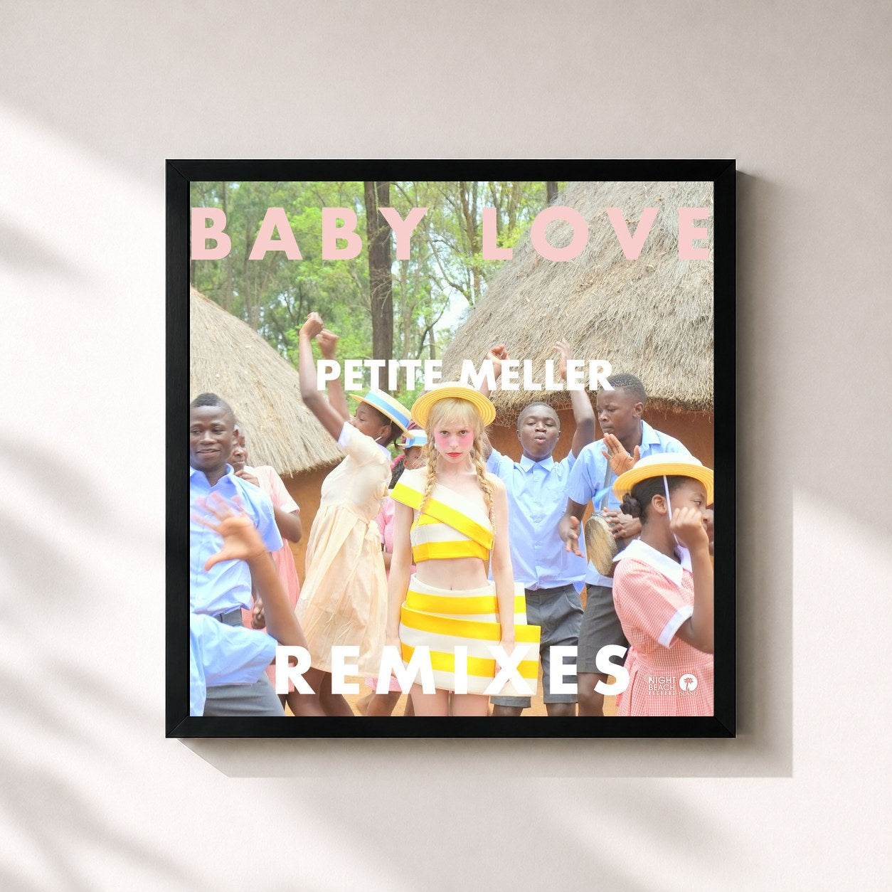 #noir Tableau carré de l'album Baby Love de Petite Meller, cadre noir 32x32 cm
