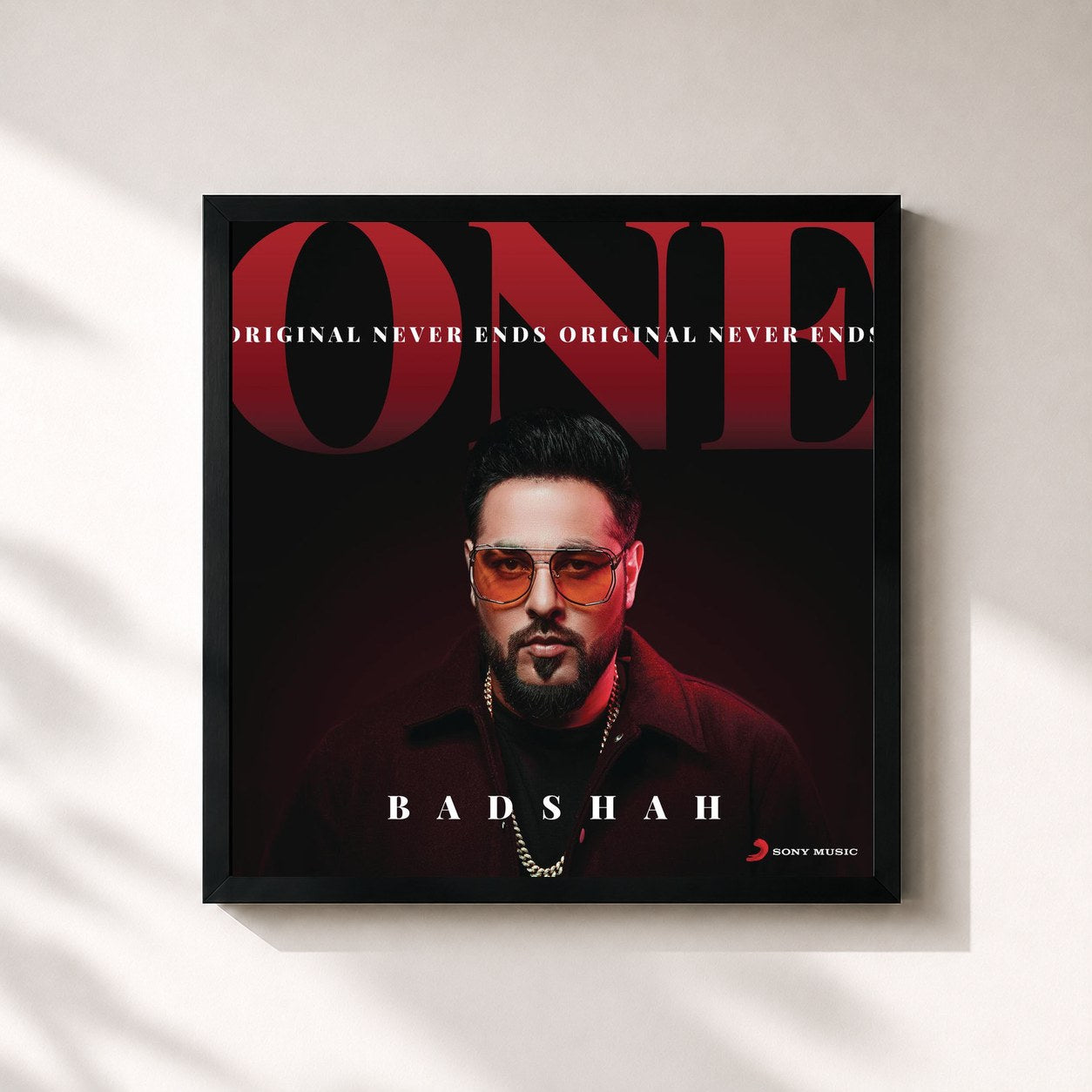 #noir Tableau carré de l'album ONE (Original Never Ends) de Badshah, cadre noir 32x32 cm