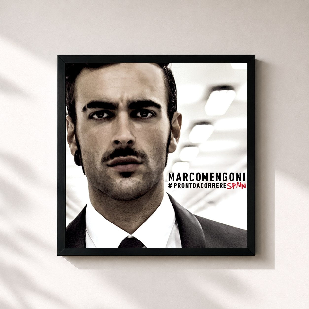 #noir Tableau carré de l'album #PRONTOACORRERESPAIN de Marco Mengoni, cadre noir 32x32 cm