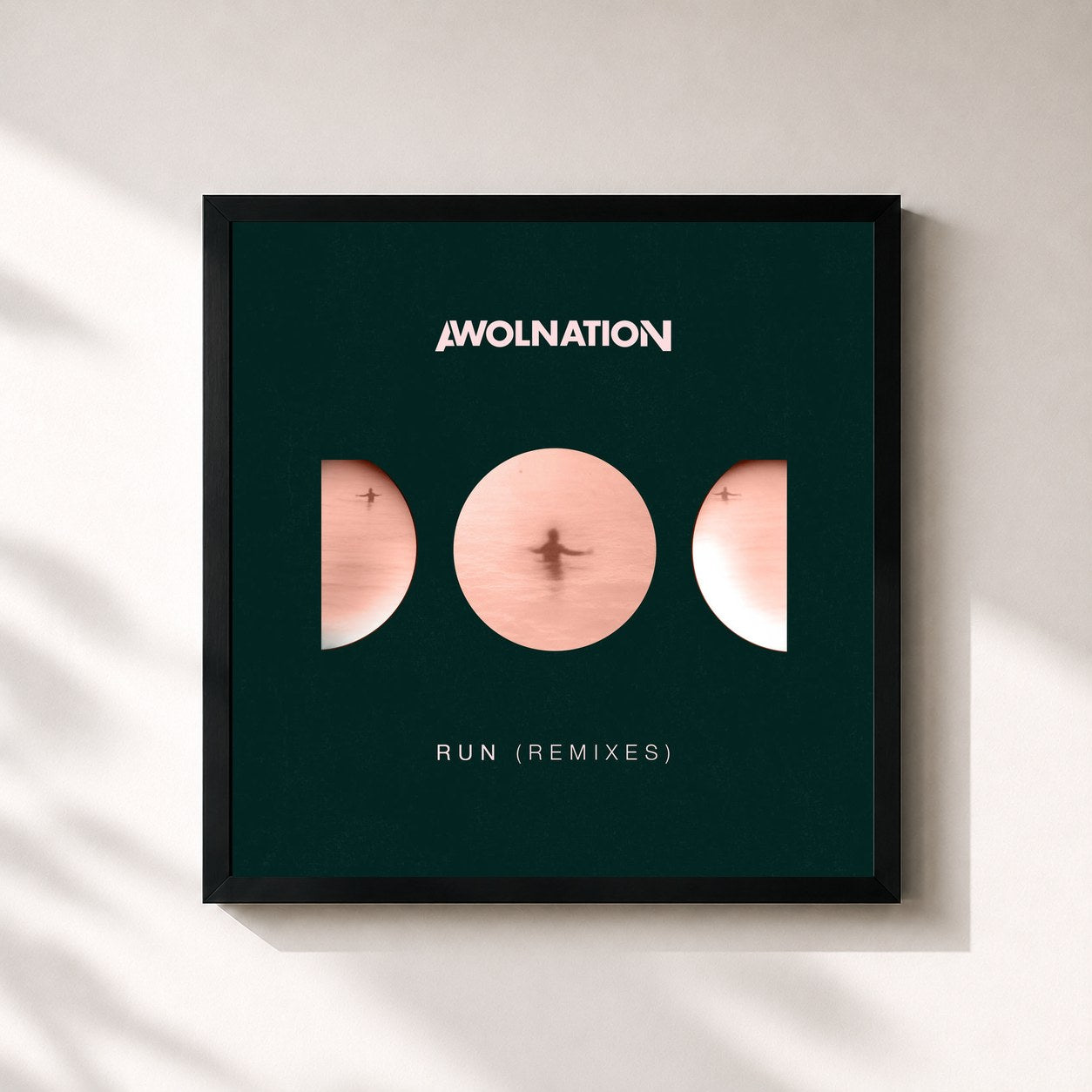 #noir Tableau carré de l'album Run (Remixes) de AWOLNATION, cadre noir 32x32 cm