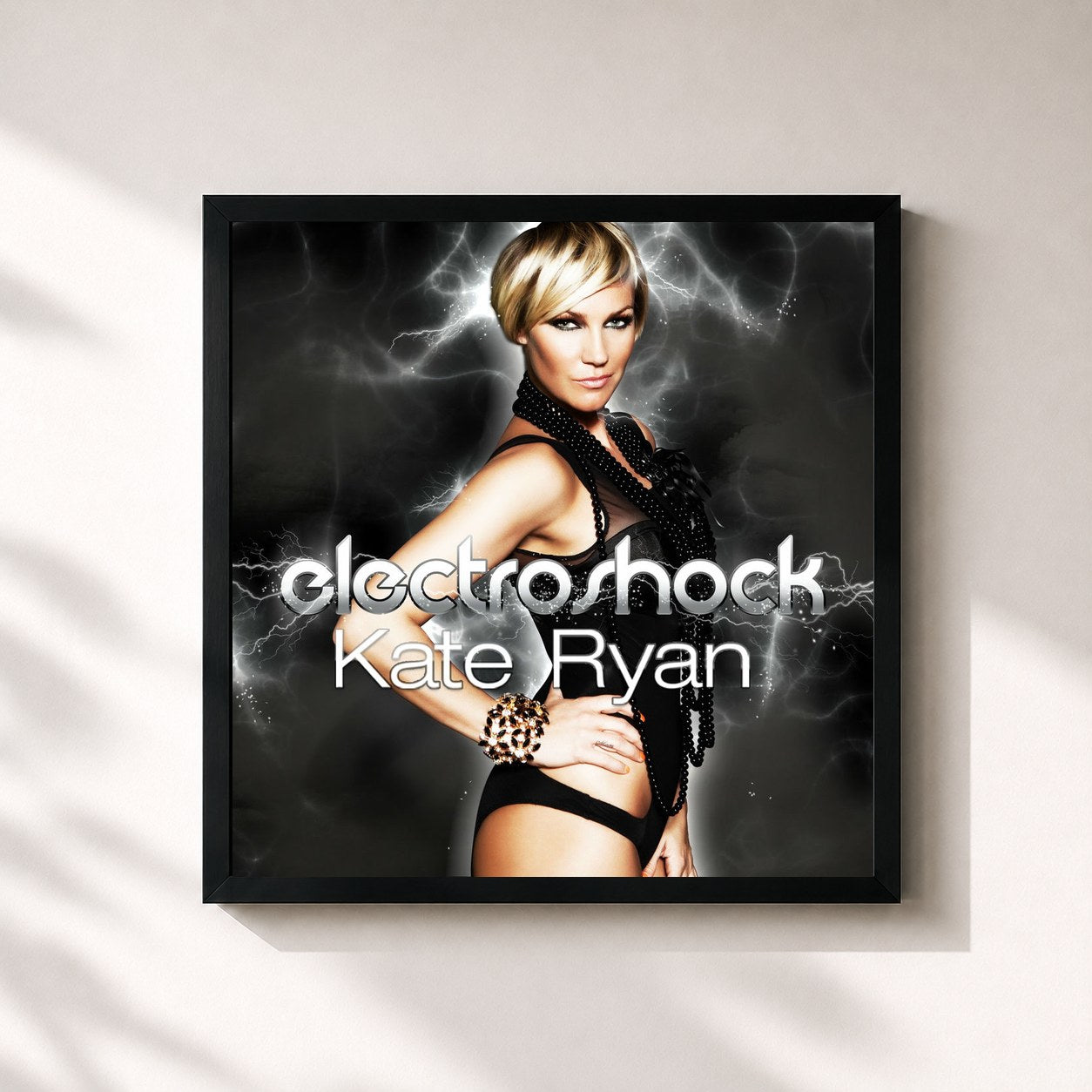 #noir Tableau carré de l'album Electroshock de Kate Ryan, cadre noir 32x32 cm