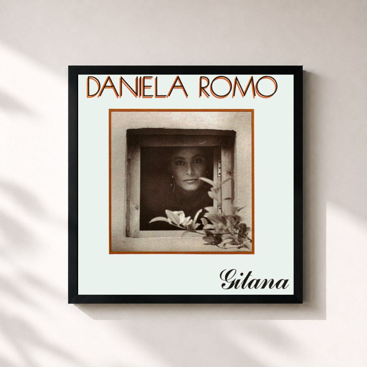 #noir Tableau carré de l'album Gitana de Daniela Romo, cadre noir 32x32 cm
