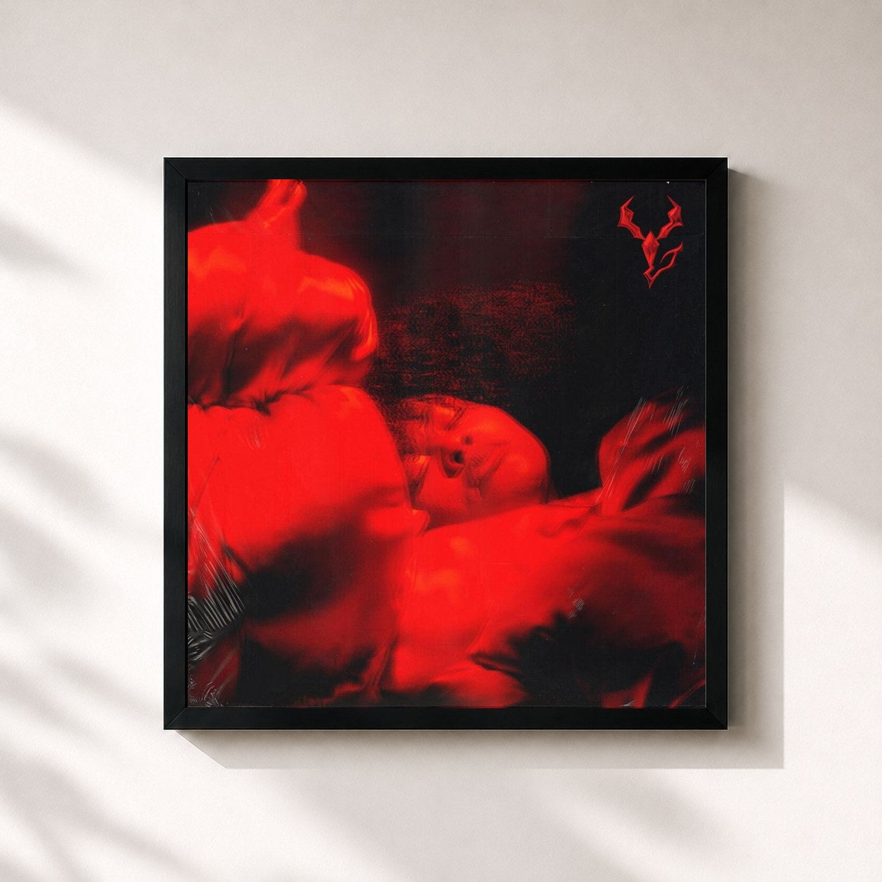 #noir Tableau carré de l'album Rouge de Yseult, cadre noir 32x32 cm