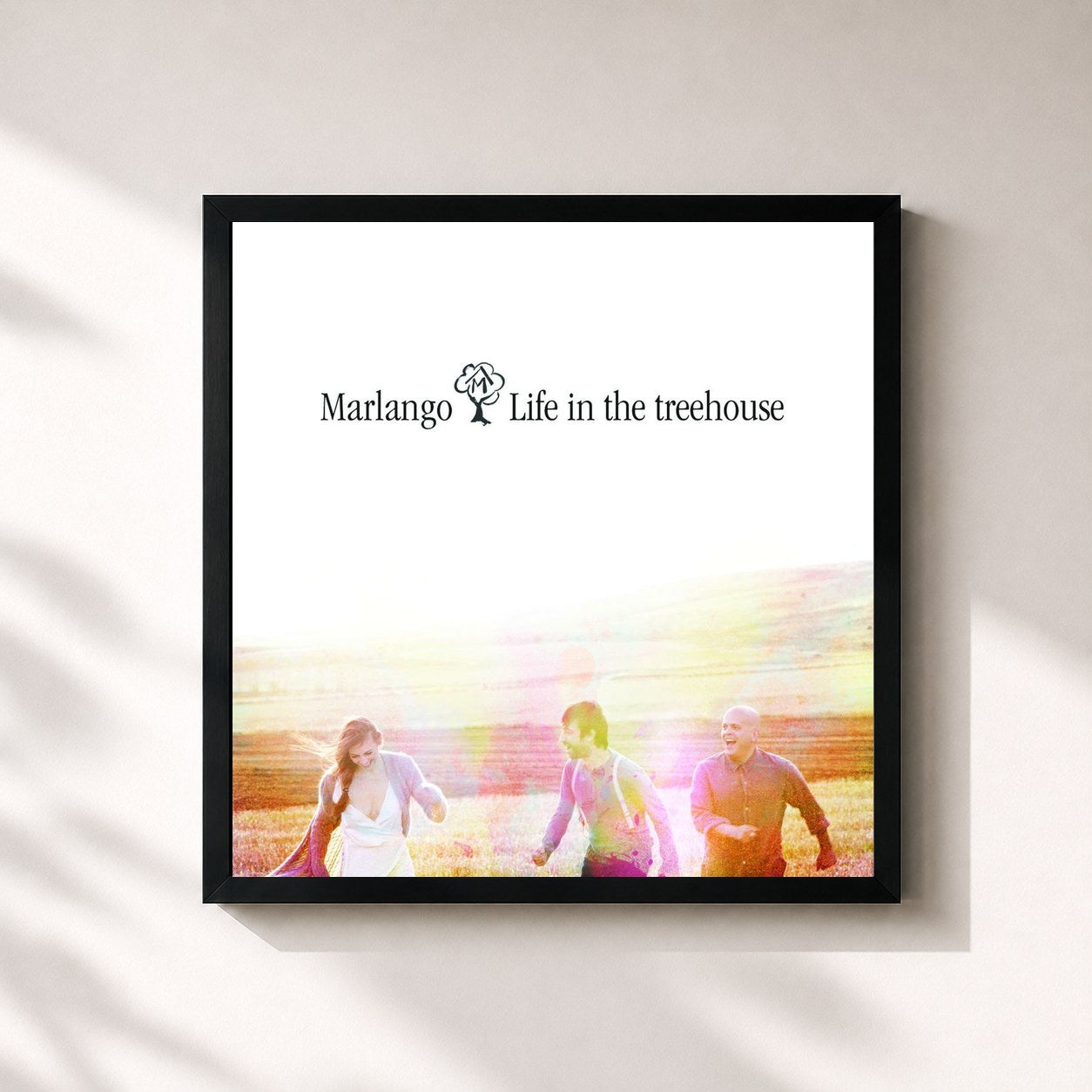 #noir Tableau carré de l'album Life In The Treehouse de Marlango, cadre noir 32x32 cm