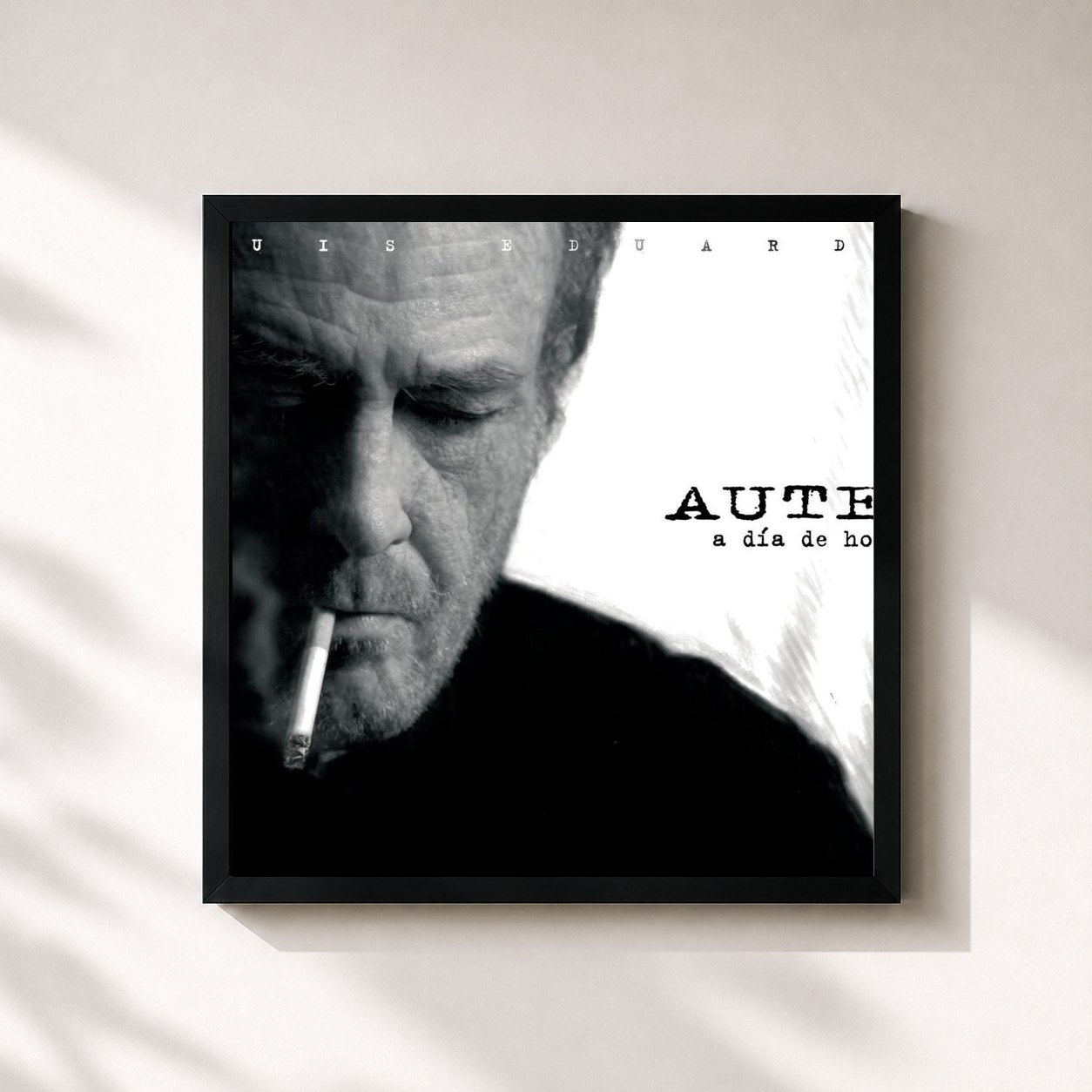 #noir Tableau carré de l'album A Día De Hoy de Luis Eduardo Aute, cadre noir 32x32 cm