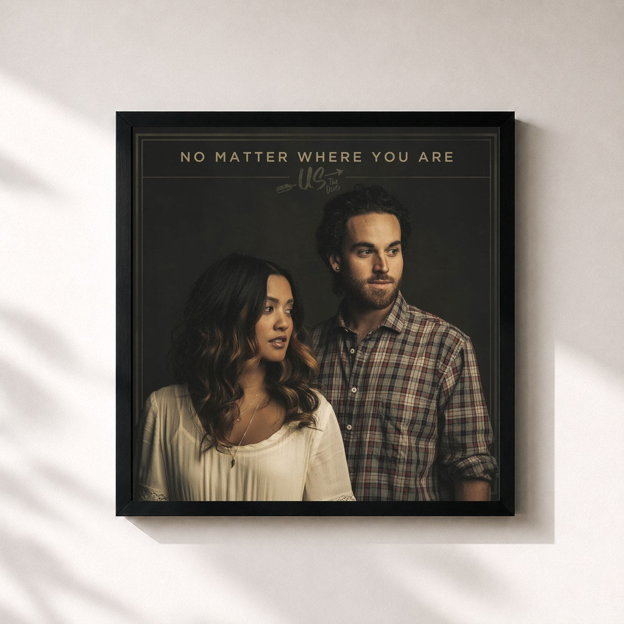 #noir Tableau carré de l'album No Matter Where You Are de Us The Duo, cadre noir 32x32 cm