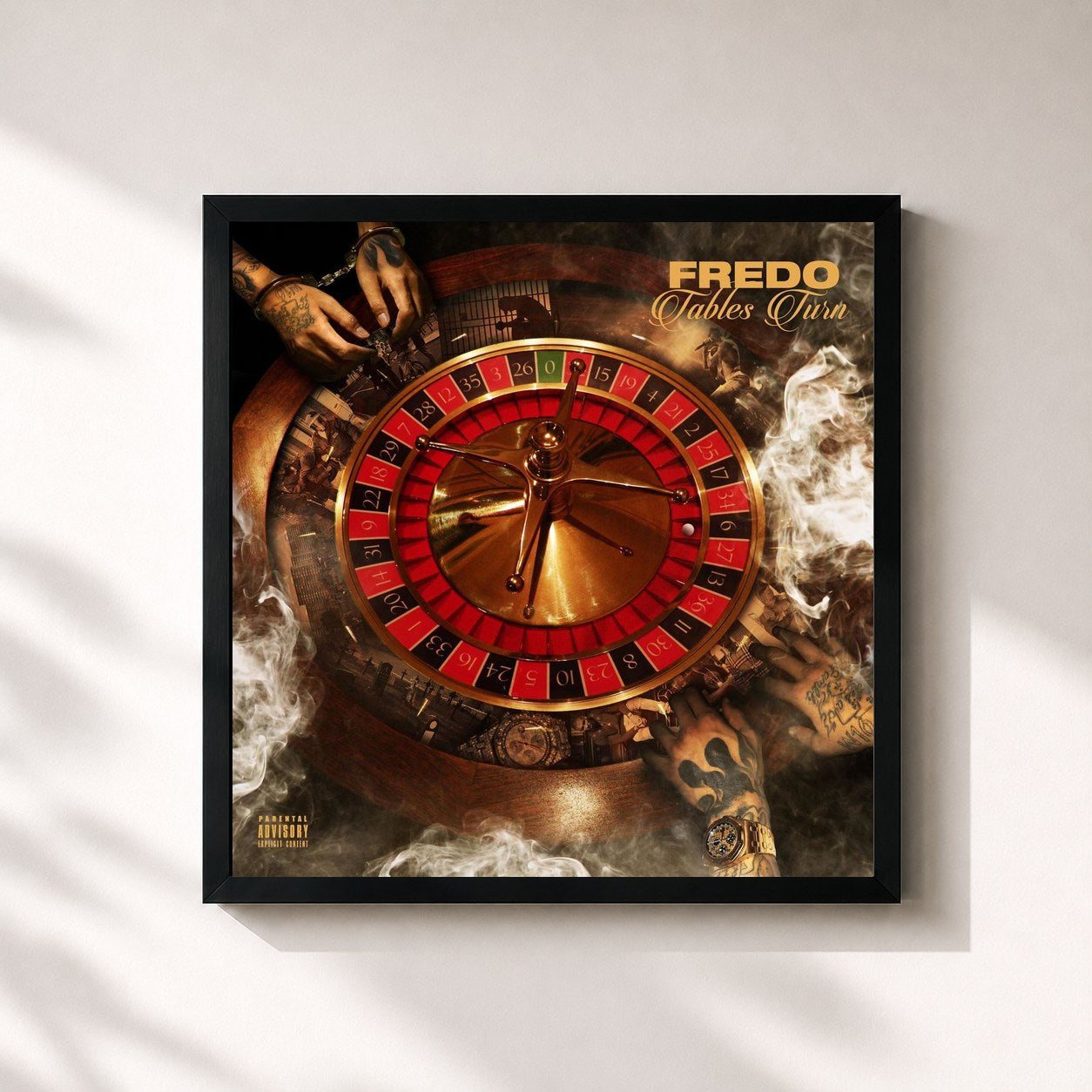 #noir Tableau carré de l'album Tables Turn de Fredo, cadre noir 32x32 cm