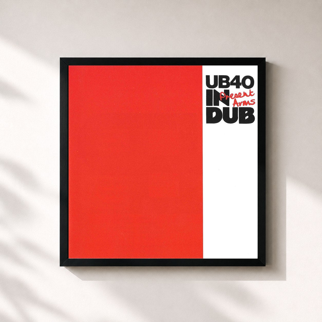 #noir Tableau carré de l'album Present Arms In Dub de UB40, cadre noir 32x32 cm