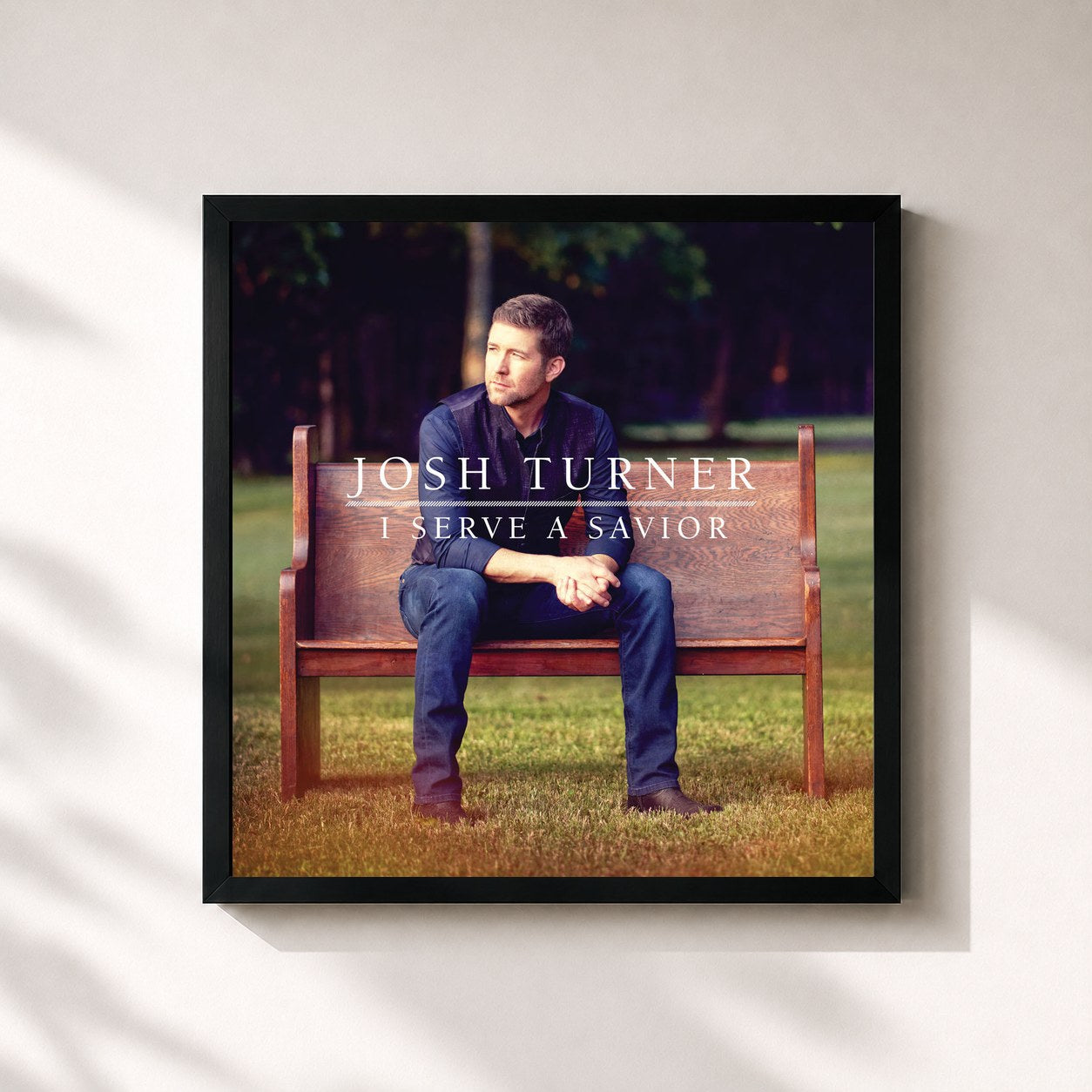 #noir Tableau carré de l'album I Serve A Savior de Josh Turner, cadre noir 32x32 cm