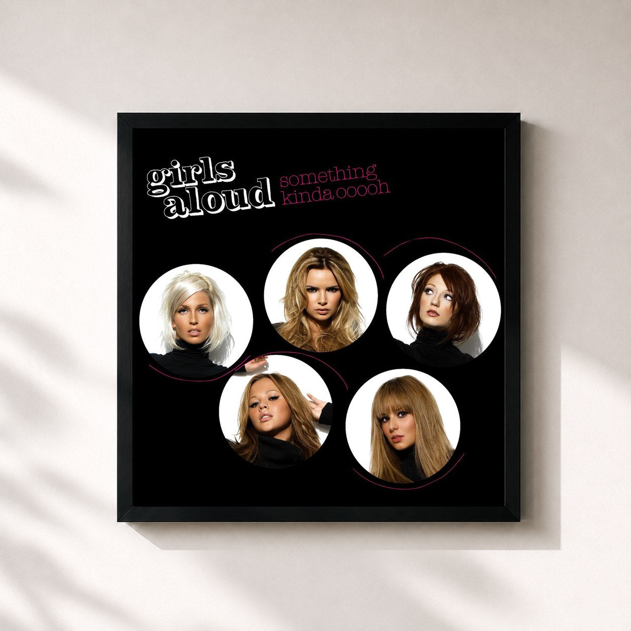 #noir Tableau carré de l'album Something Kinda Ooooh EP de Girls Aloud, cadre noir 32x32 cm