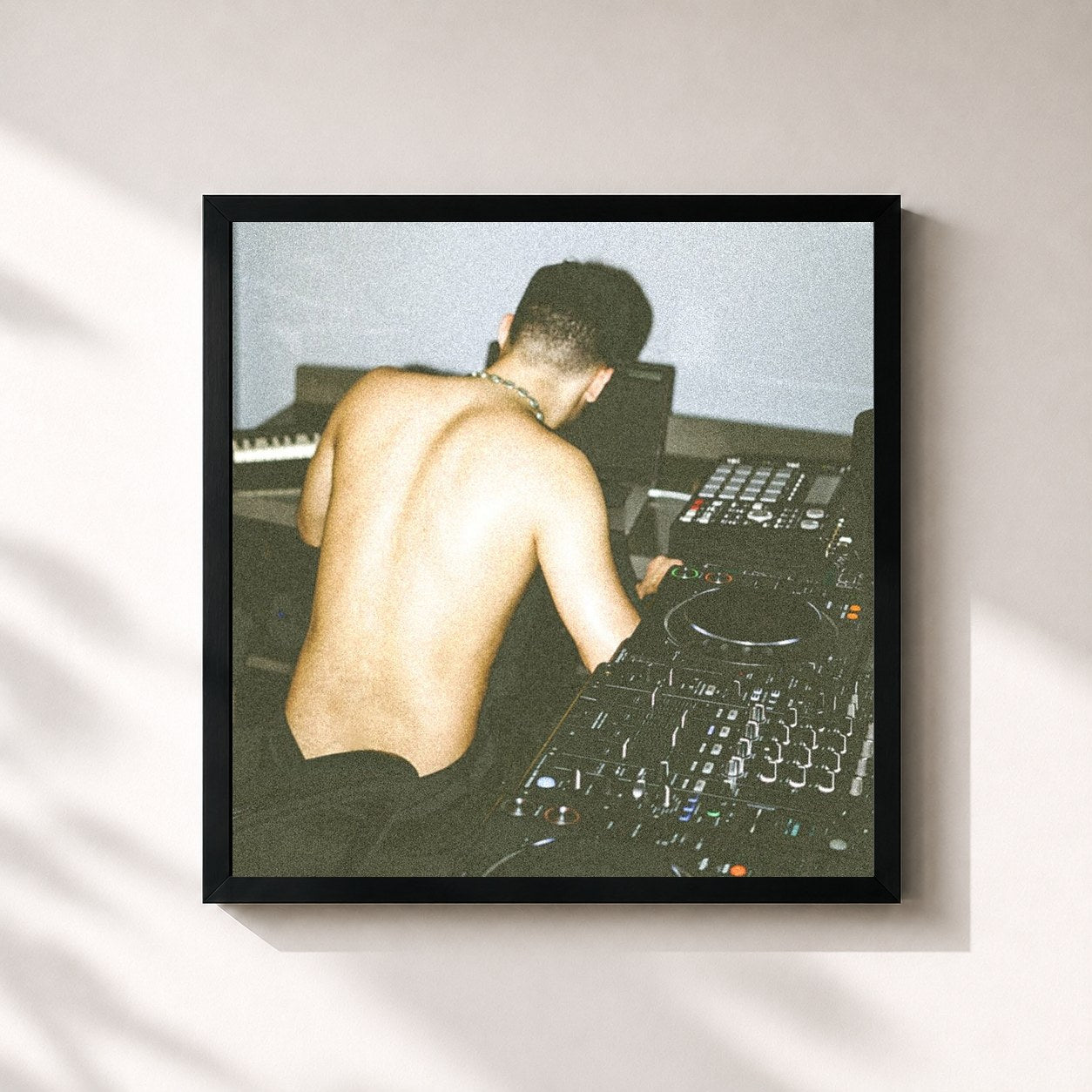 #noir Tableau carré de l'album REMIXES! de PEDRO SAMPAIO, cadre noir 32x32 cm