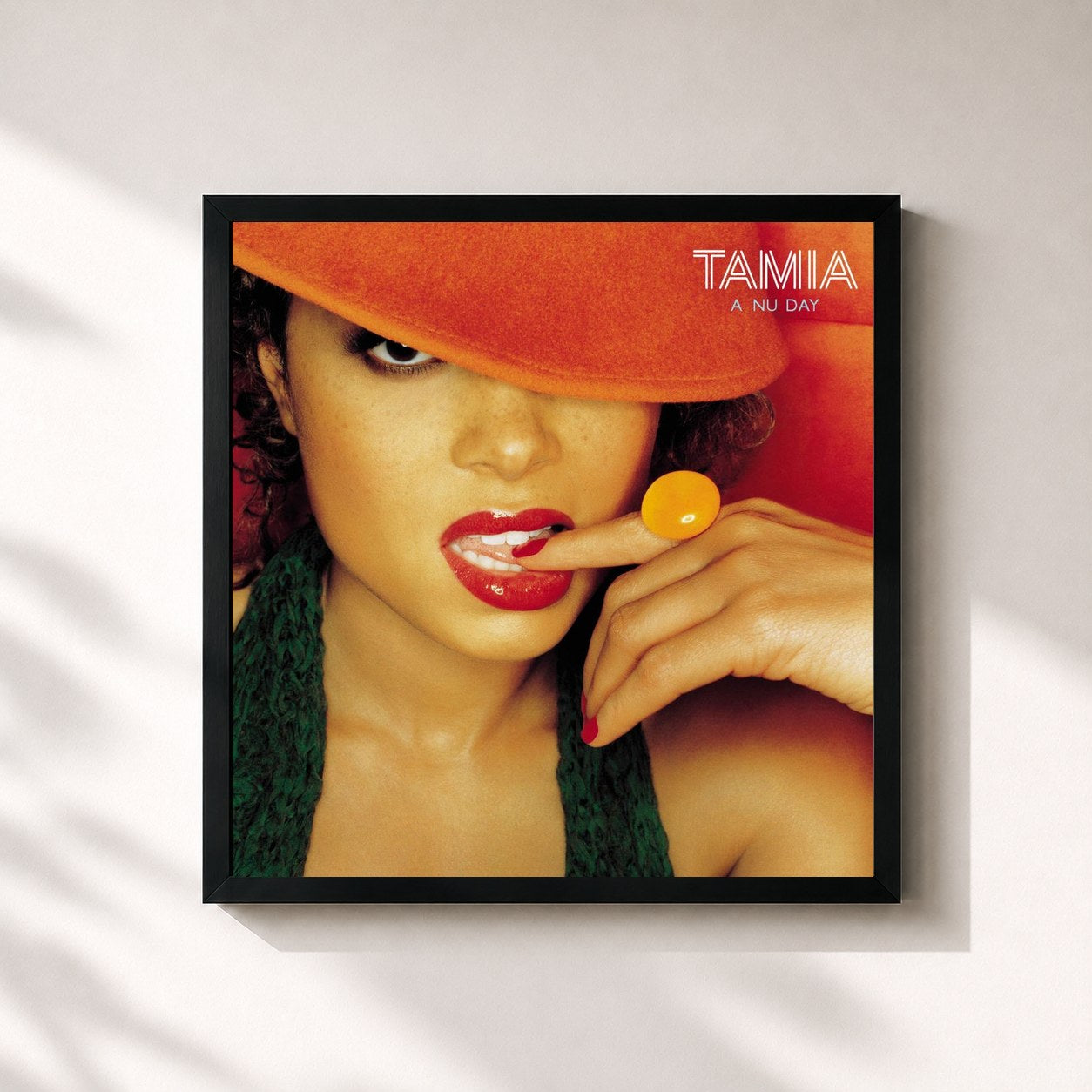 #noir Tableau carré de l'album A Nu Day de Tamia, cadre noir 32x32 cm