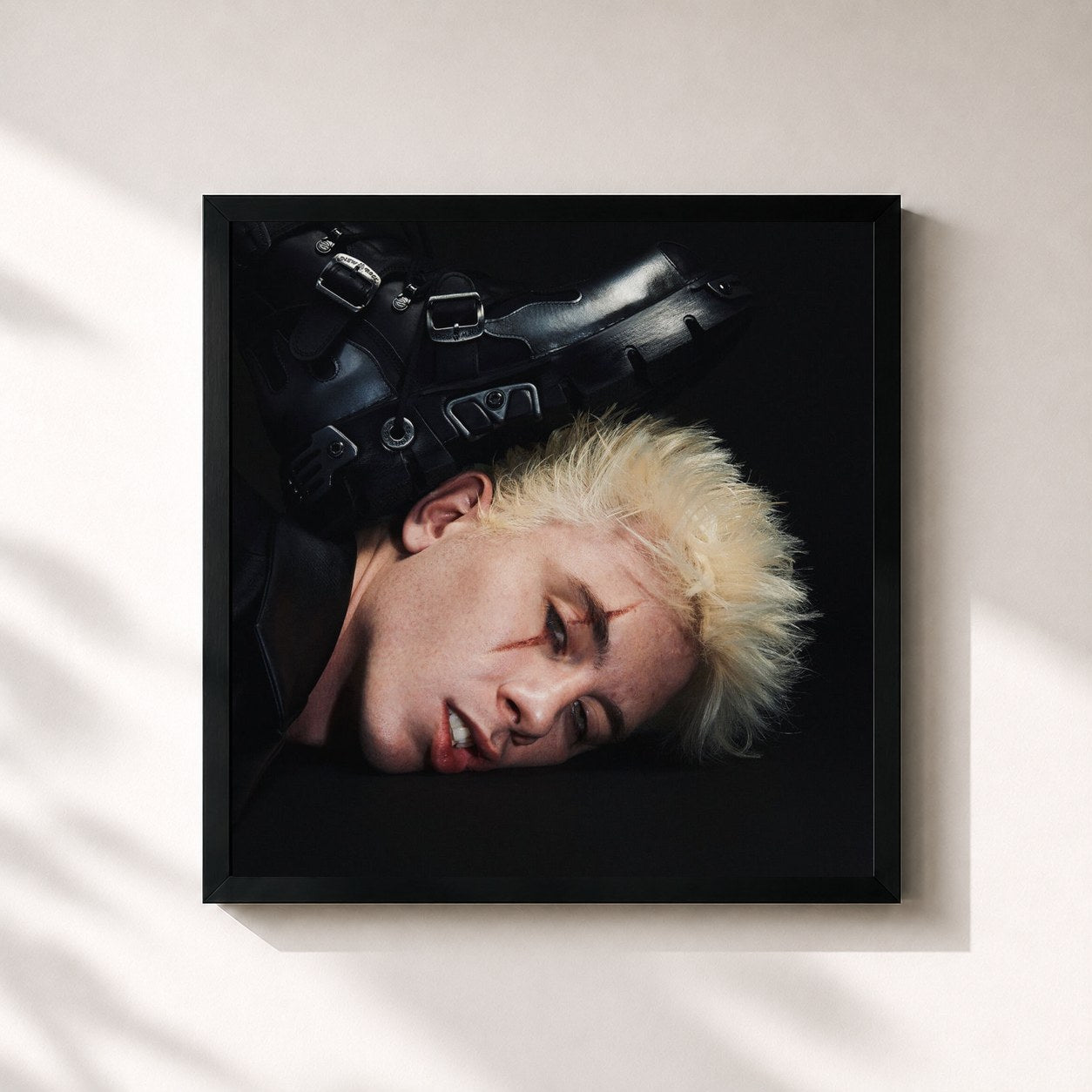 #noir Tableau carré de l'album LUNA 18 (Deluxe) de Walls, cadre noir 32x32 cm