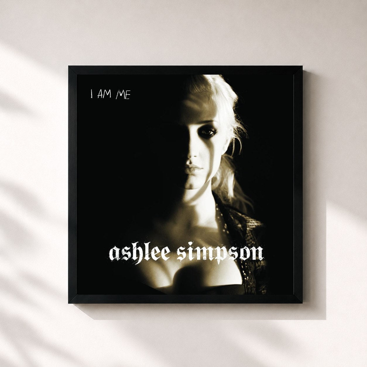 #noir Tableau carré de l'album I Am Me de Ashlee Simpson, cadre noir 32x32 cm