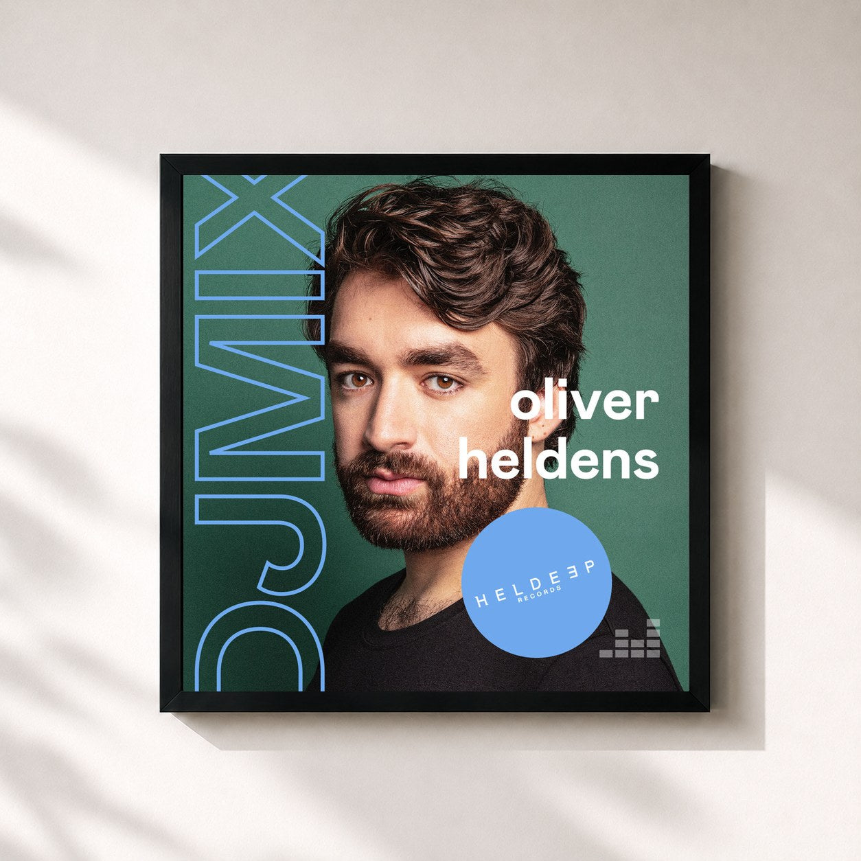 #noir Tableau carré de l'album Oliver Heldens DJ Mix (feat. Riton, Example, Antoine Delvig, JP Candela, HI-LO, Chocolate Puma, Lenno, Mesto, Firebeatz, Schella,  de Oliver Heldens, cadre noir 32x32 cm