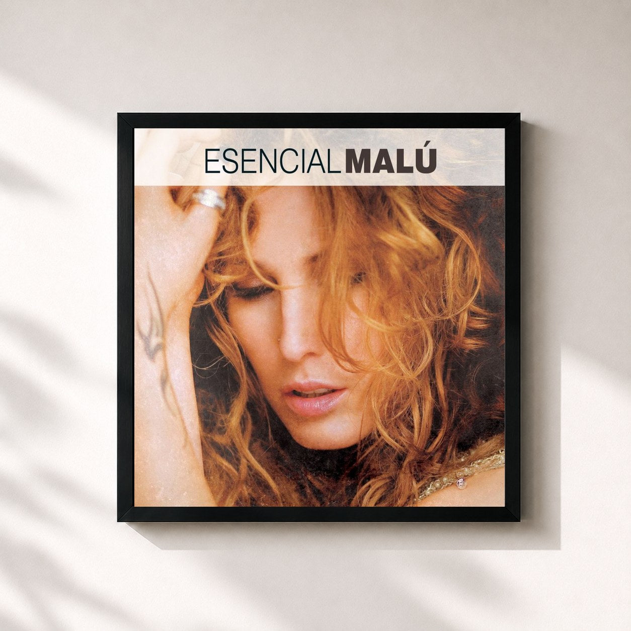 #noir Tableau carré de l'album Esencial Malú de Malú, cadre noir 32x32 cm
