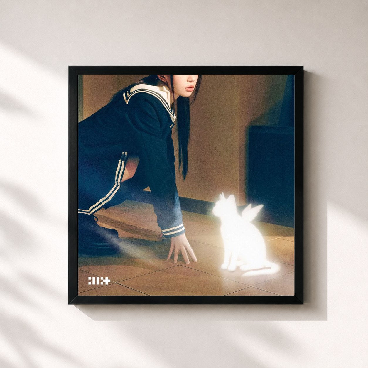 #noir Tableau carré de l'album bomb de ILLIT , cadre noir 32x32 cm