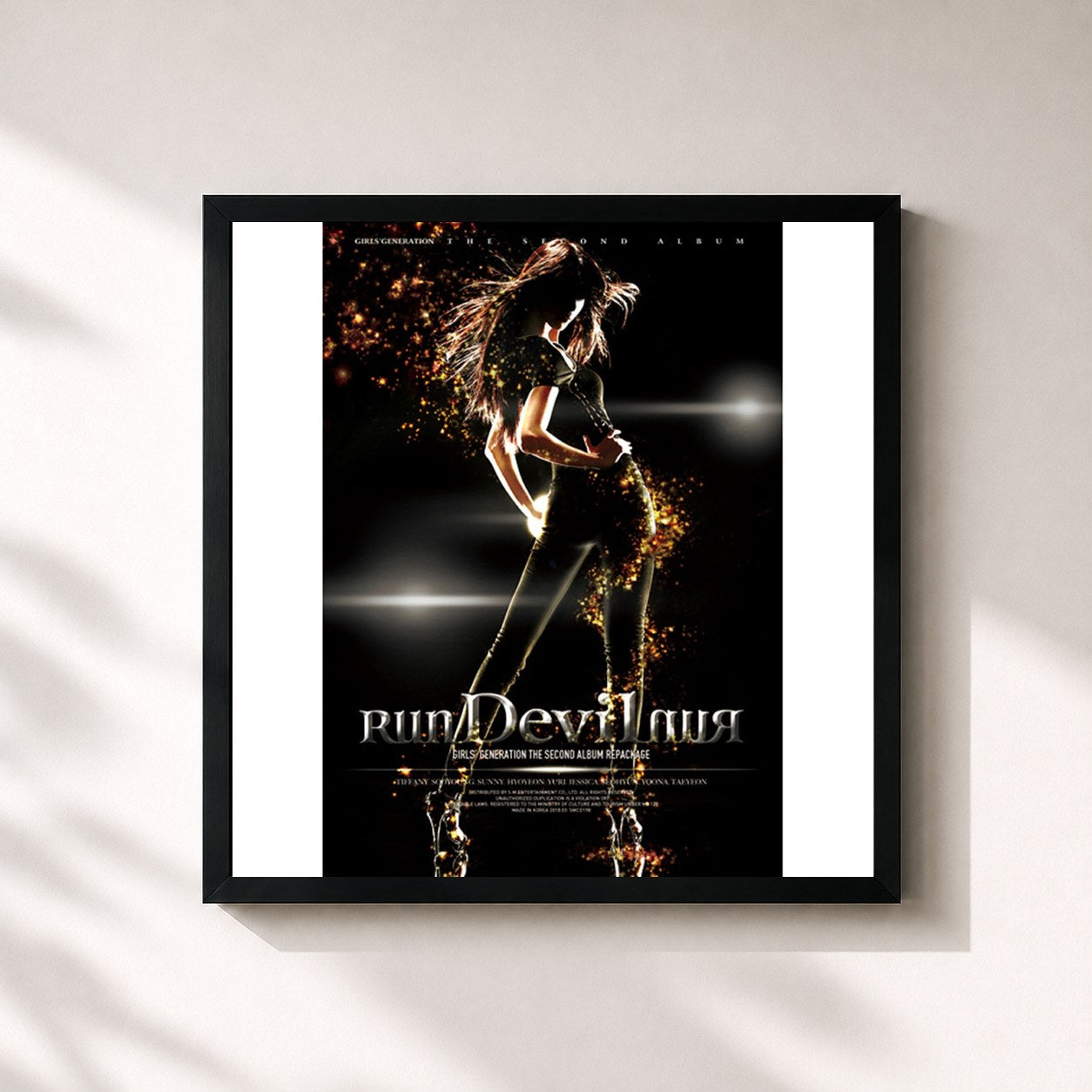 #noir Tableau carré de l'album Run Devil Run - The 2nd Album Repackage de Girls' Generation, cadre noir 32x32 cm