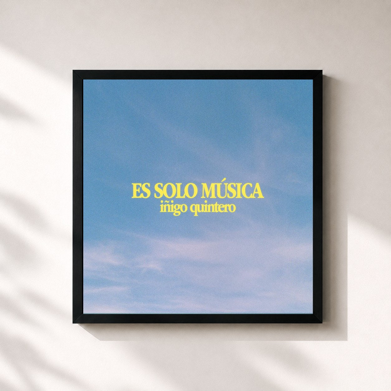#noir Tableau carré de l'album ES SOLO MÚSICA de Íñigo Quintero, cadre noir 32x32 cm