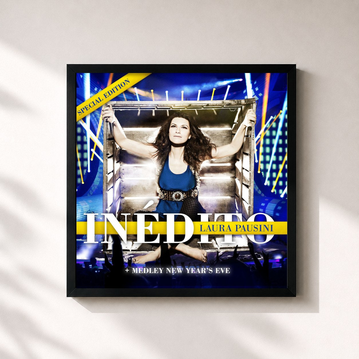 #noir Tableau carré de l'album Inédito Special Edition de Laura Pausini, cadre noir 32x32 cm