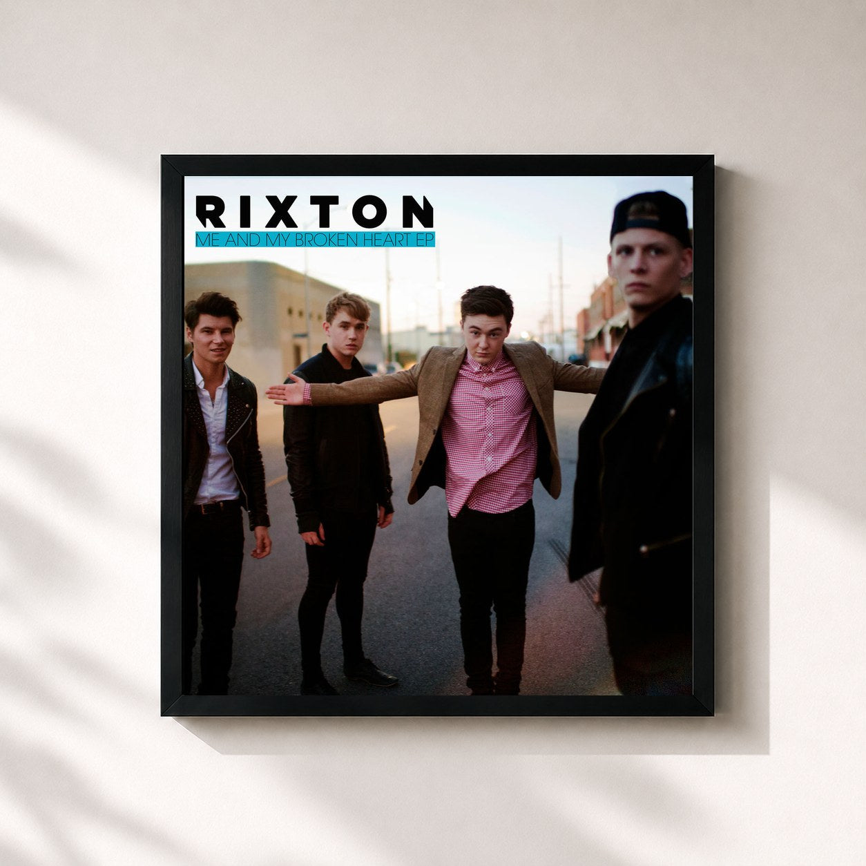 #noir Tableau carré de l'album Me And My Broken Heart de Rixton, cadre noir 32x32 cm