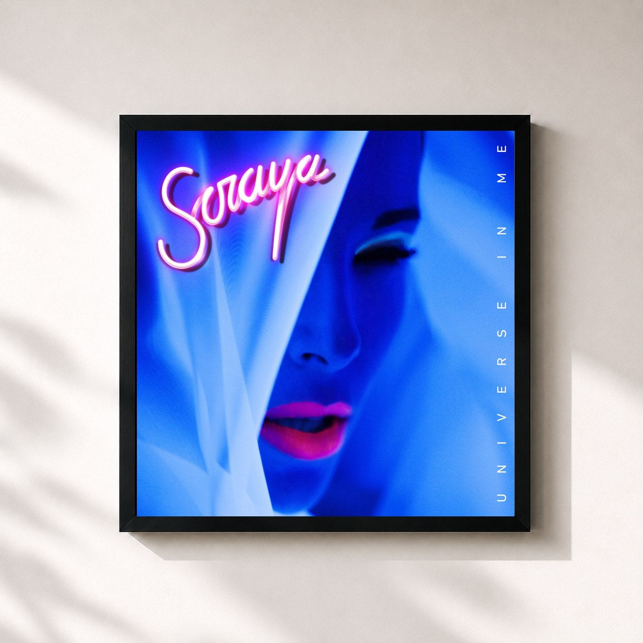 #noir Tableau carré de l'album Universe in Me de Soraya, cadre noir 32x32 cm