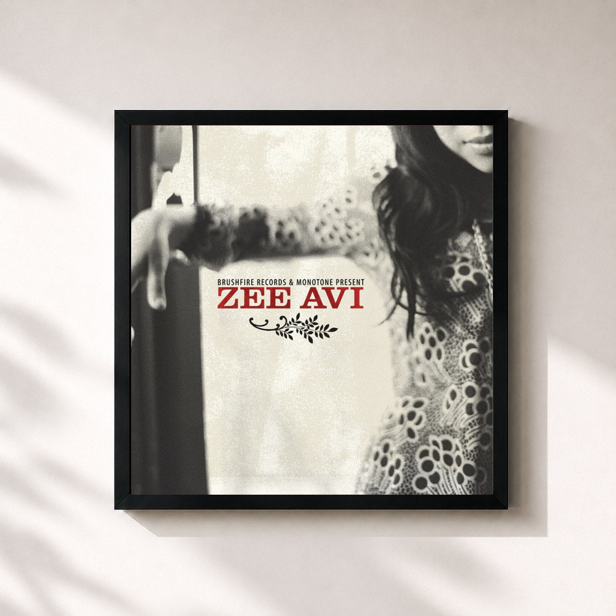 #noir Tableau carré de l'album Zee Avi de Zee Avi, cadre noir 32x32 cm