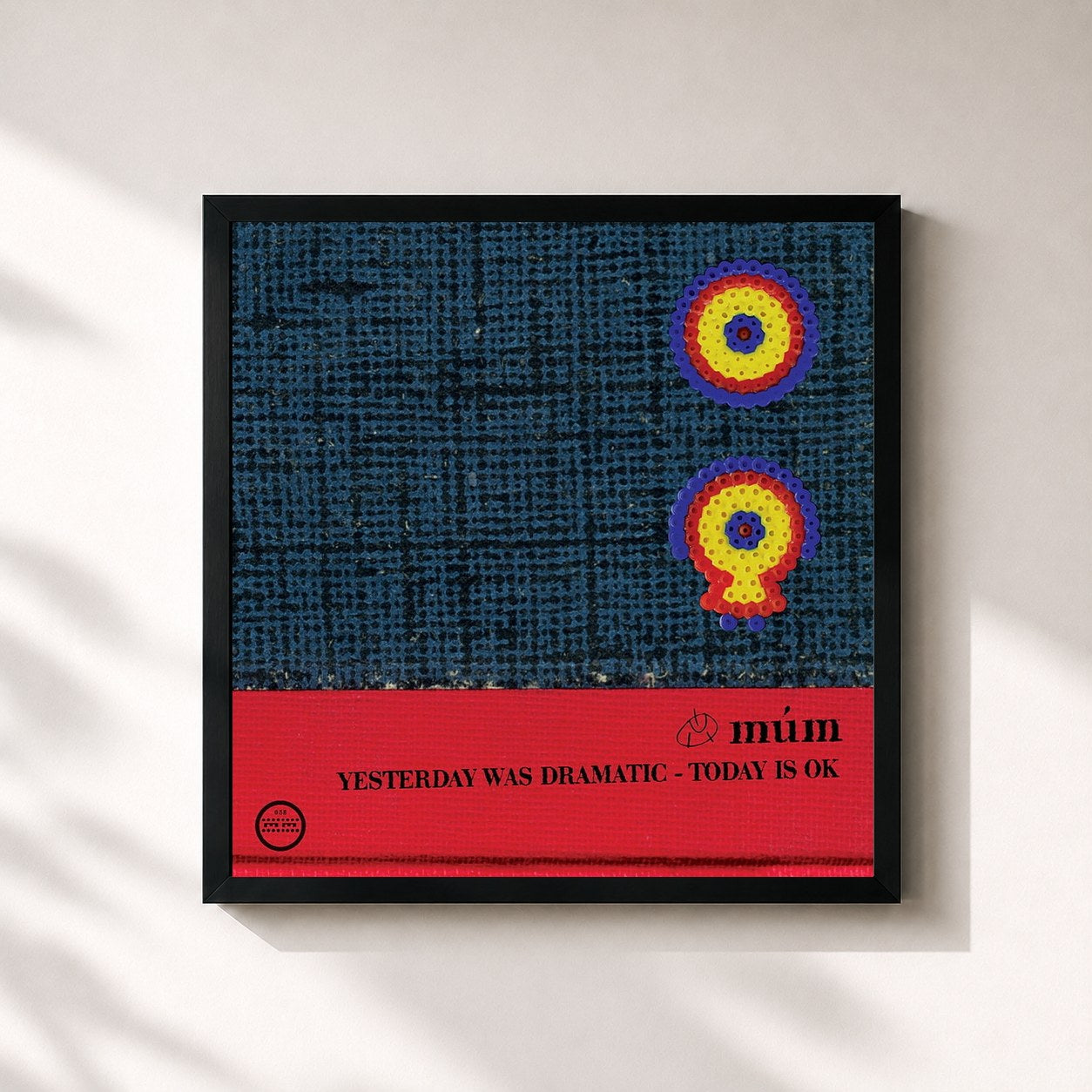 #noir Tableau carré de l'album Yesterday Was Dramatic – Today Is OK (20th Anniversary Edition) de múm, cadre noir 32x32 cm