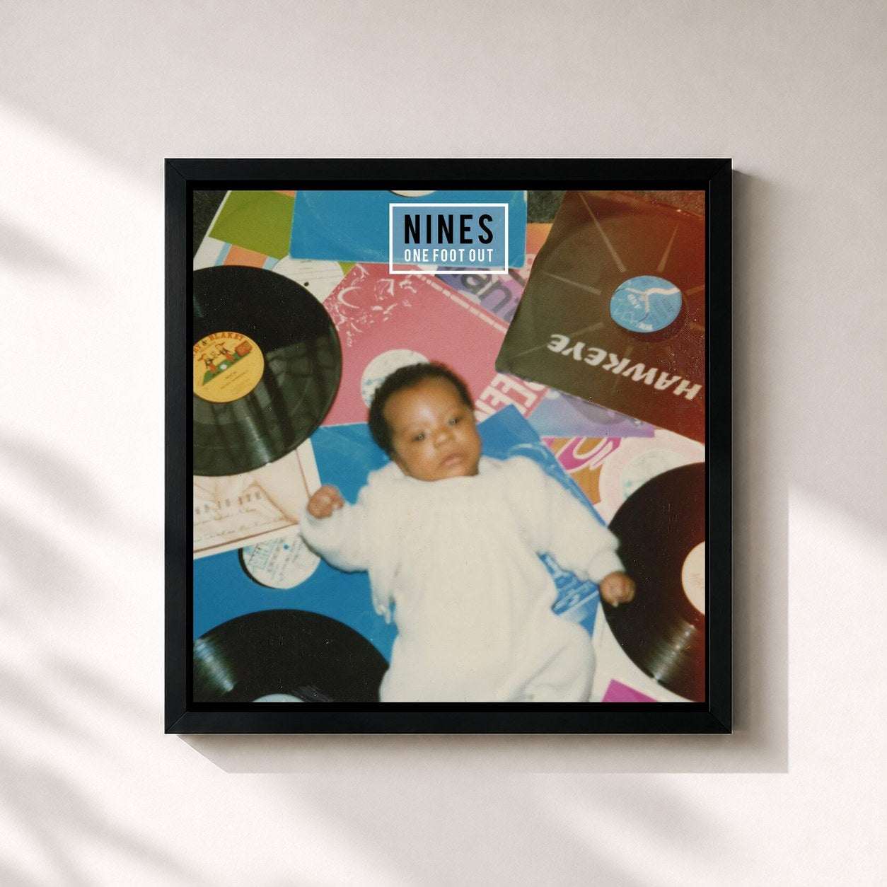 #noir Tableau carré de l'album One Foot Out de Nines, cadre noir 32x32 cm