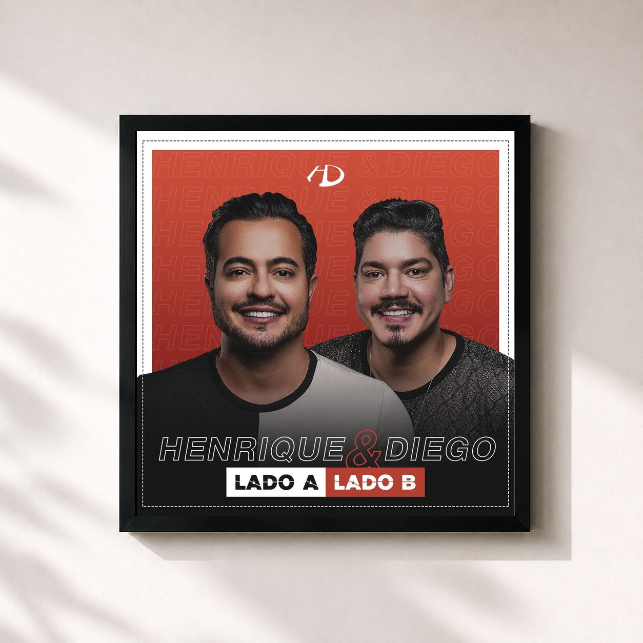 #noir Tableau carré de l'album Lado A Lado B de Henrique & Diego, cadre noir 32x32 cm