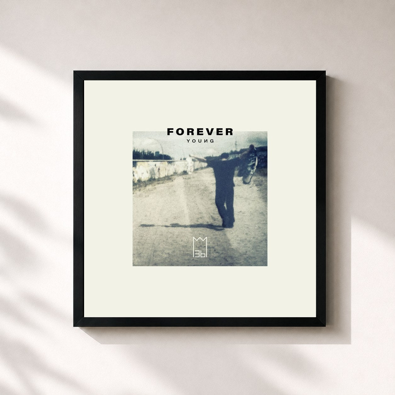 #noir Tableau carré de l'album Forever Young de Mosh36, cadre noir 32x32 cm