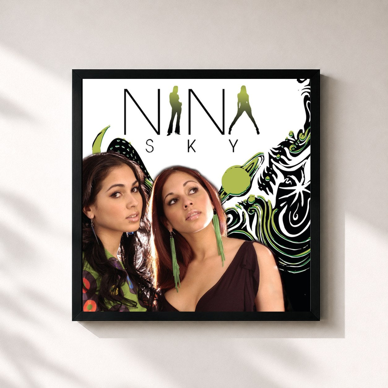 #noir Tableau carré de l'album Nina Sky de Nina Sky, cadre noir 32x32 cm