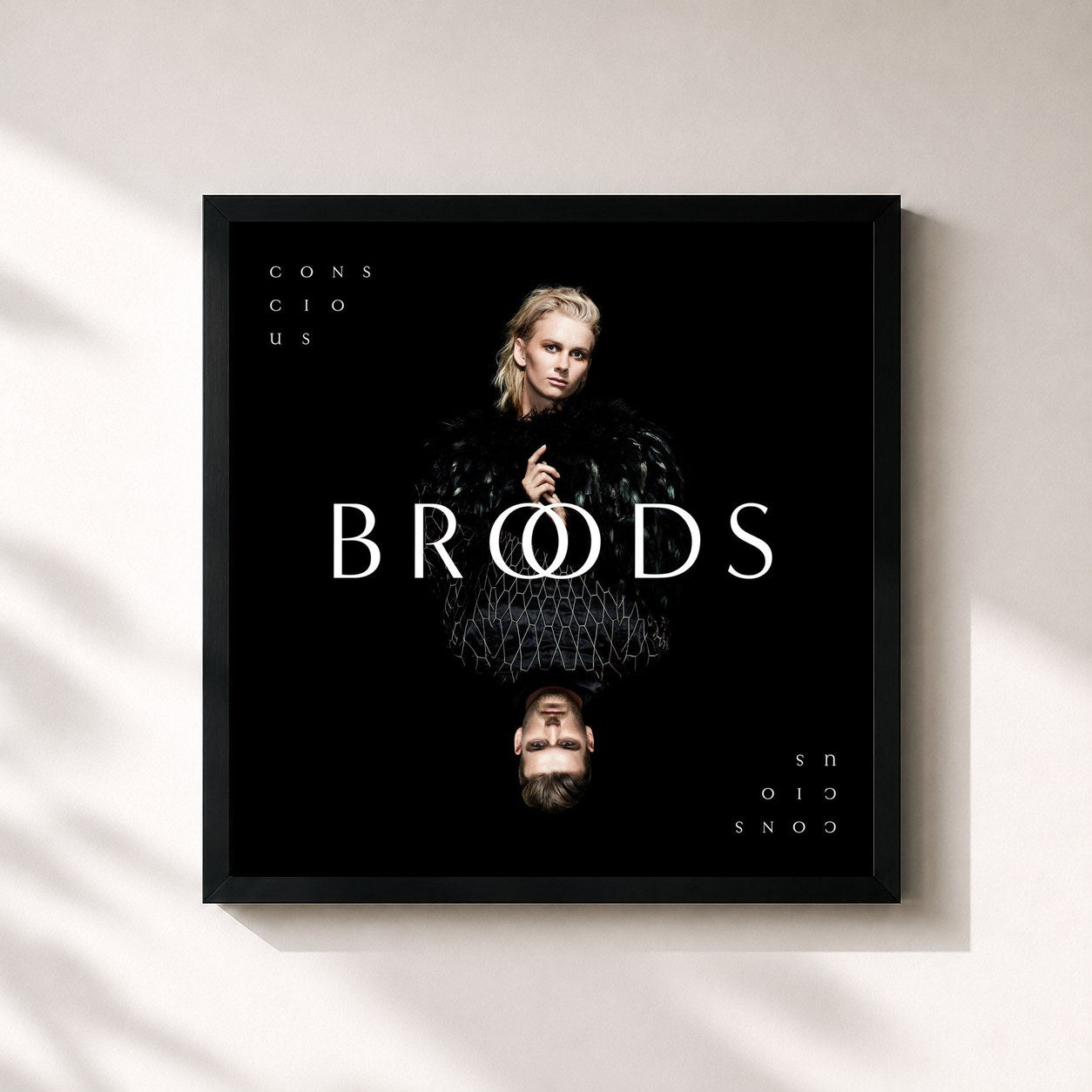 #noir Tableau carré de l'album Conscious de Broods, cadre noir 32x32 cm