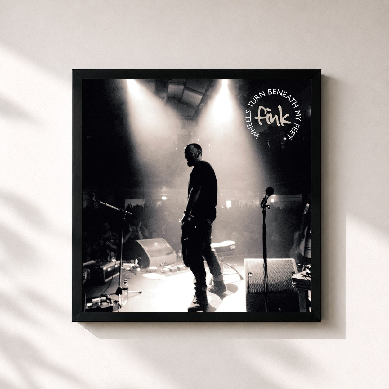 #noir Tableau carré de l'album Wheels Turn Beneath My Feet de Fink, cadre noir 32x32 cm