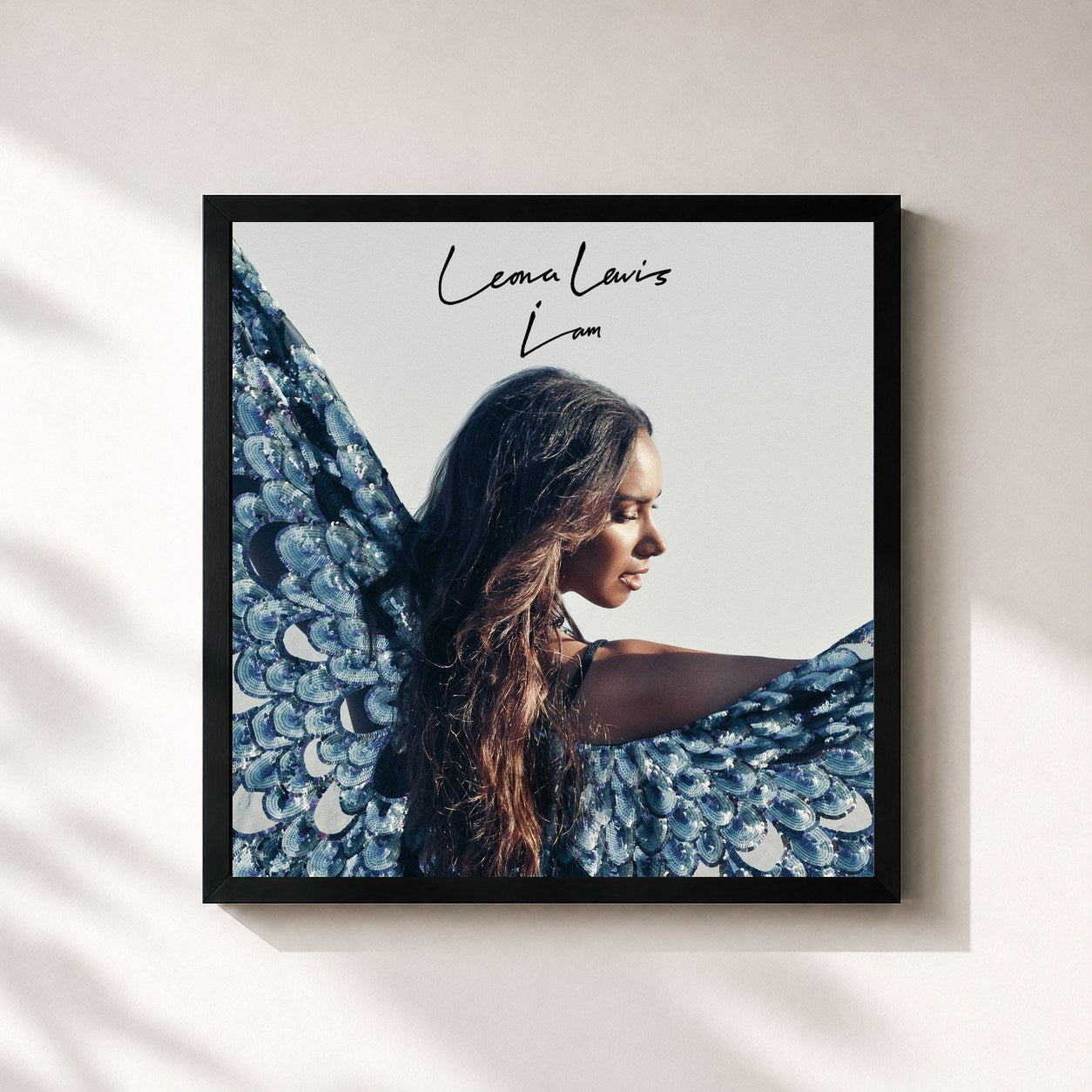 #noir Tableau carré de l'album I Am de Leona Lewis, cadre noir 32x32 cm