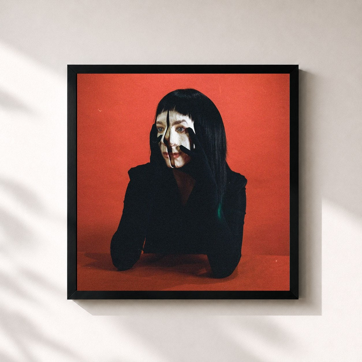 #noir Tableau carré de l'album Girl With No Face de Allie X, cadre noir 32x32 cm