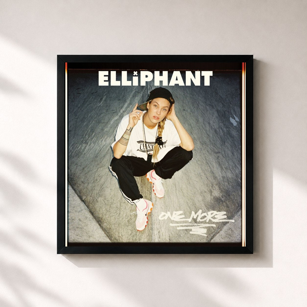#noir Tableau carré de l'album One More de Elliphant, cadre noir 32x32 cm