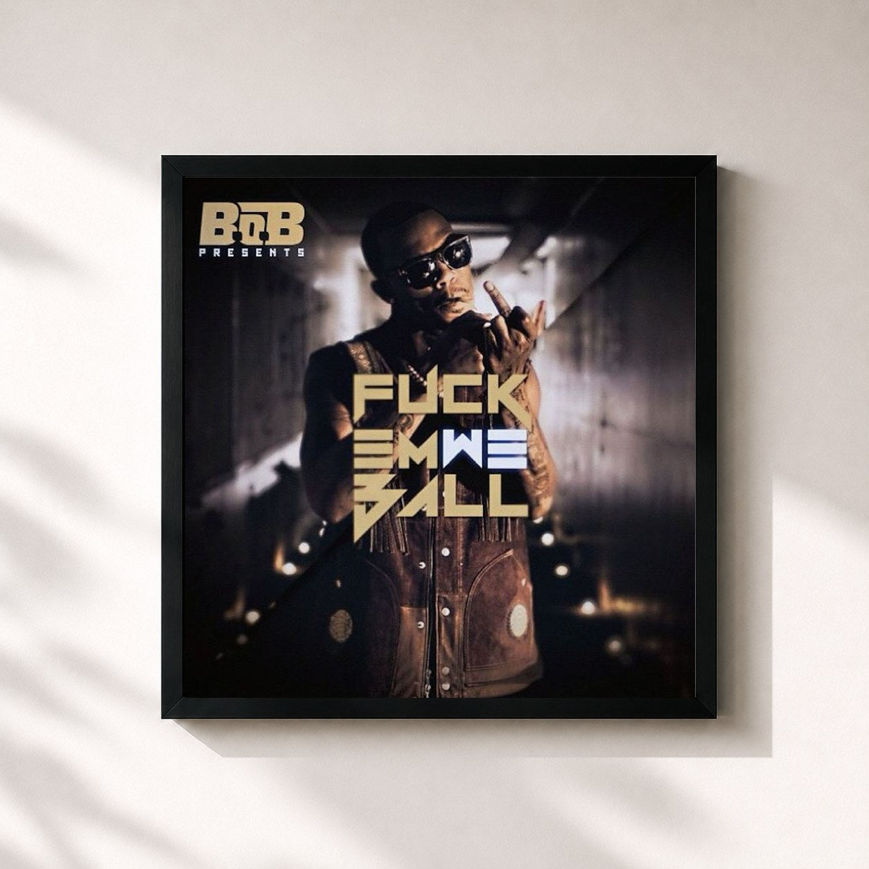 #noir Tableau carré de l'album Fuck Em We Ball de B.o.B, cadre noir 32x32 cm