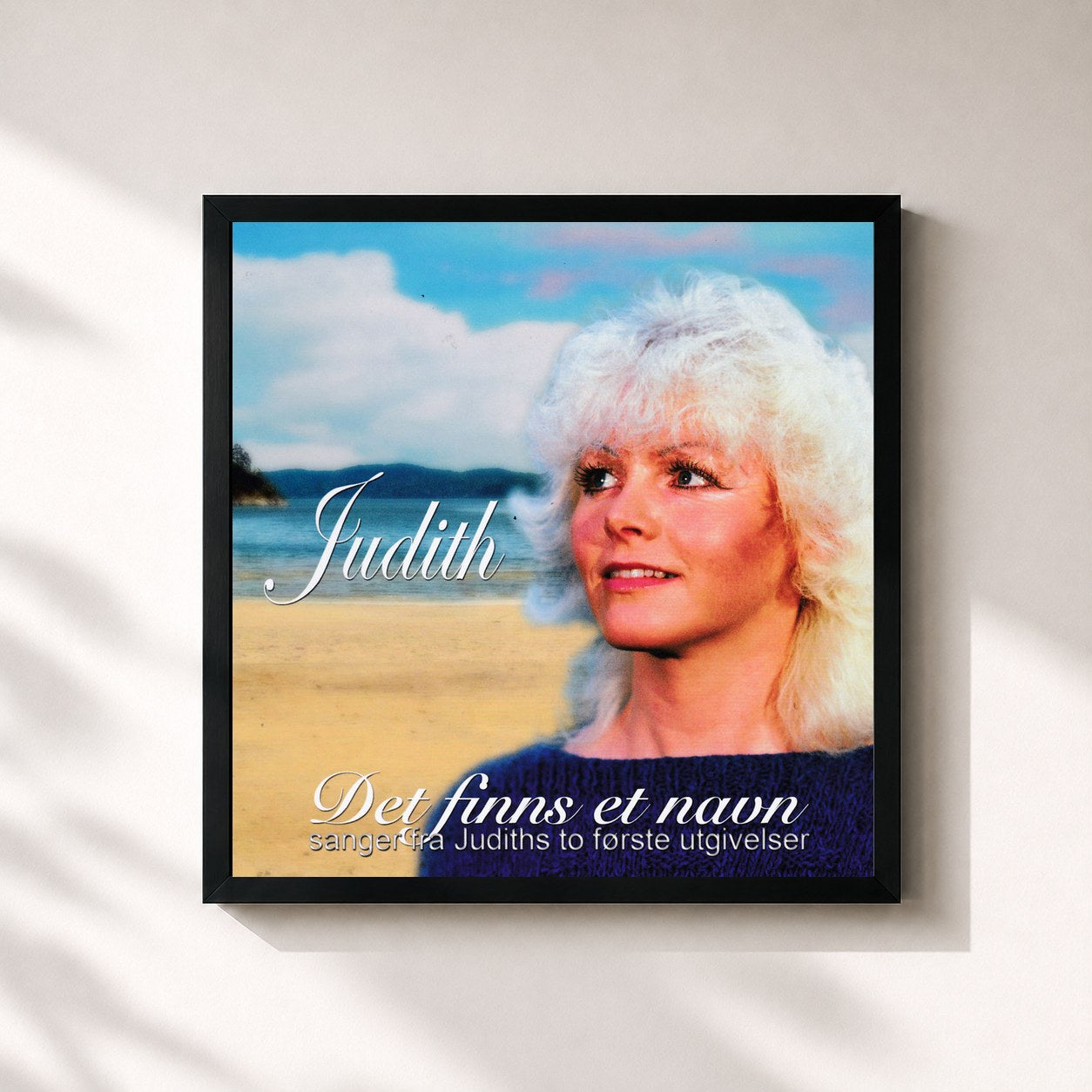 #noir Tableau carré de l'album Det finns et navn de Judith, cadre noir 32x32 cm