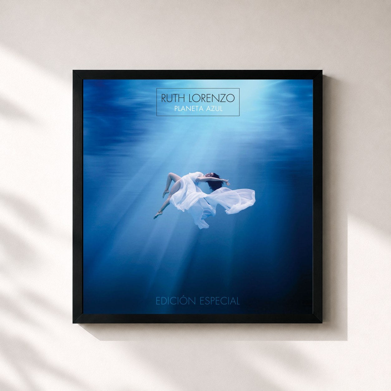 #noir Tableau carré de l'album Planeta Azul (Edición Especial) de Ruth Lorenzo, cadre noir 32x32 cm