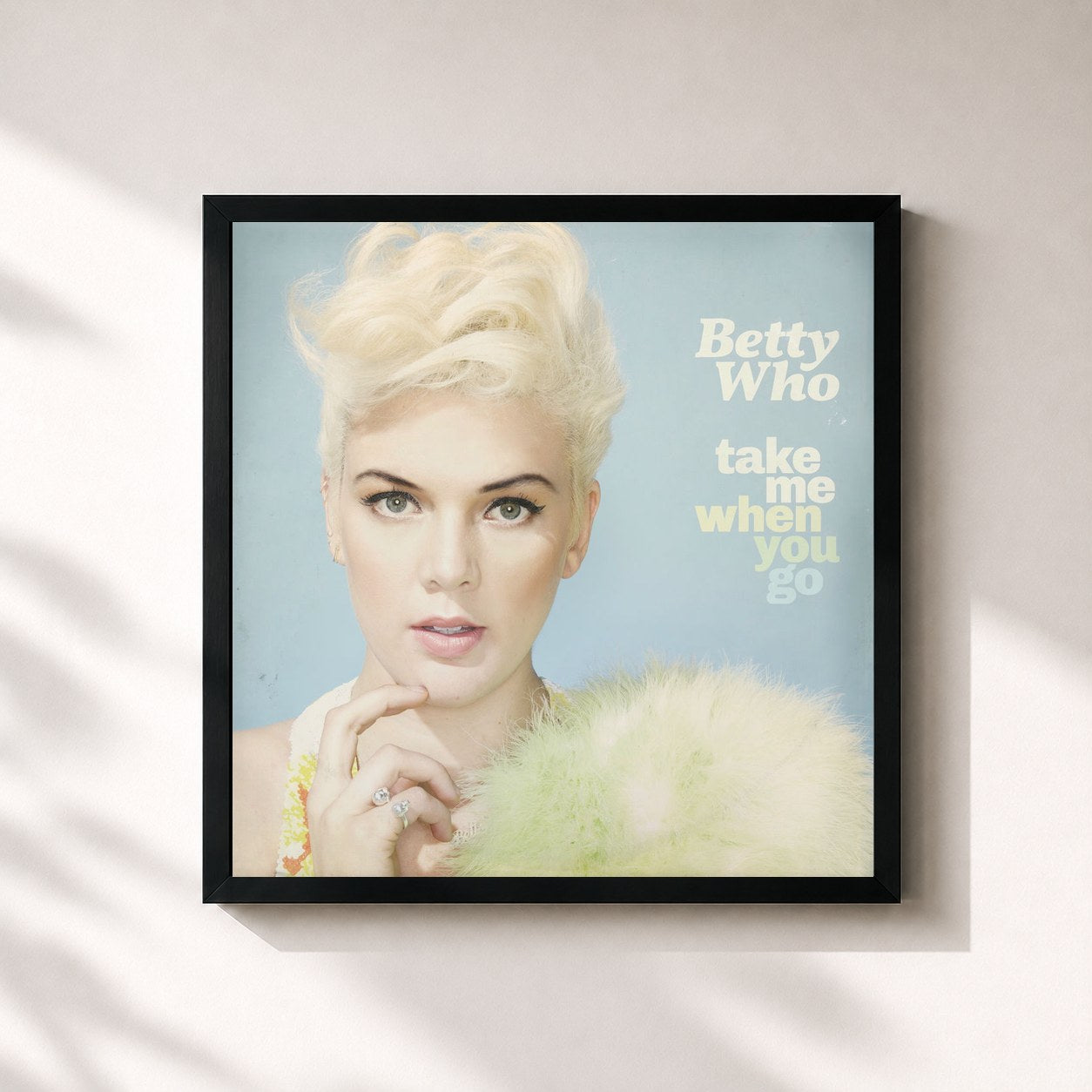 #noir Tableau carré de l'album Take Me When You Go de Betty Who, cadre noir 32x32 cm