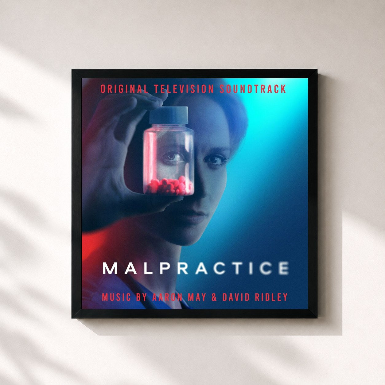#noir Tableau carré de l'album Malpractice (Original Television Soundtrack) de Aaron May, cadre noir 32x32 cm